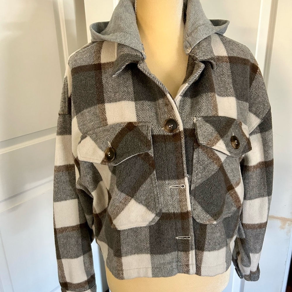 Cisano plaid cropped shacket with removable hood. Medium